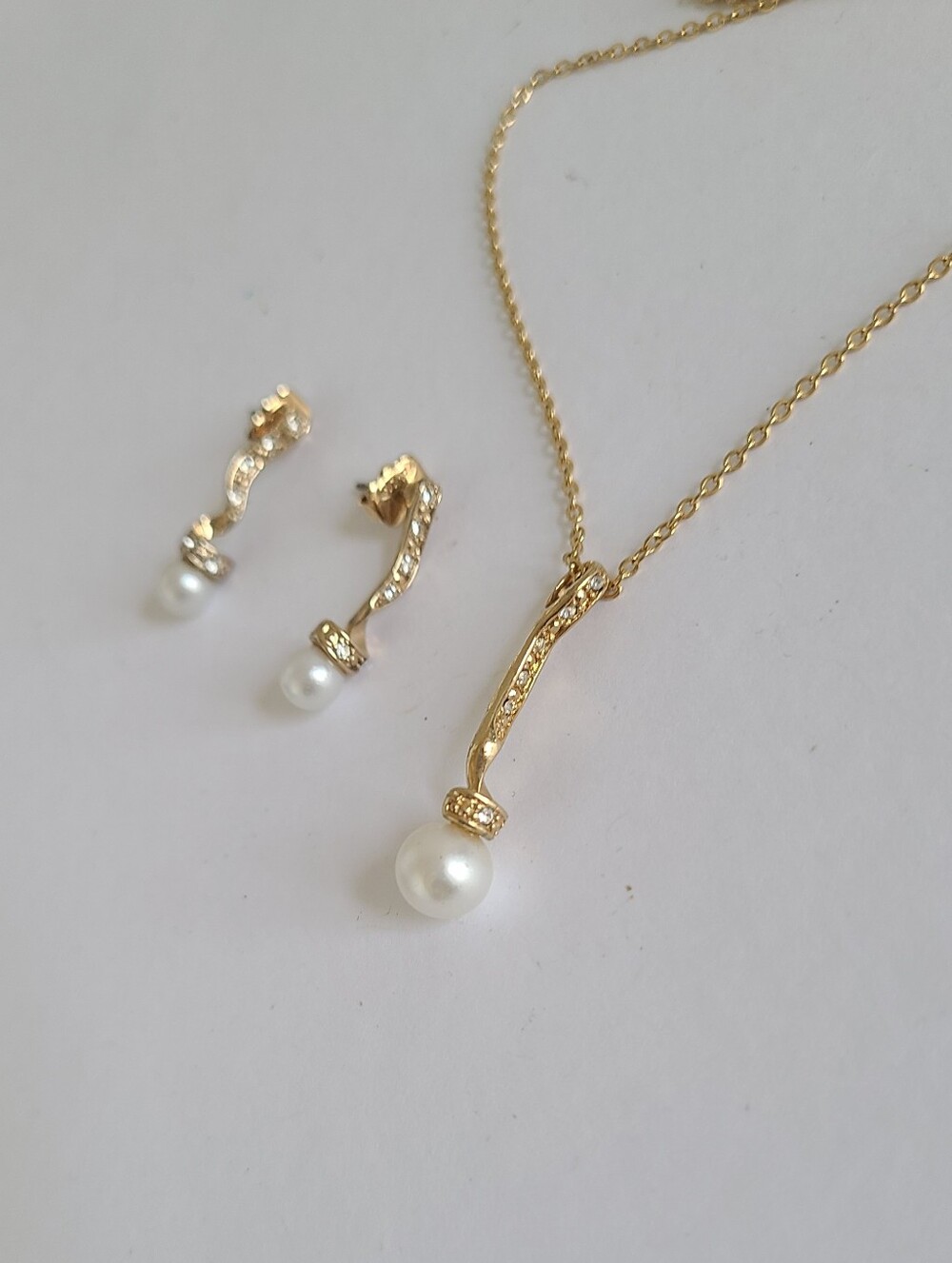 Vintage Gold Tone Rhinestone Pearl Drop Evening Formal Necklace Earrings Set - Picture 6 of 14